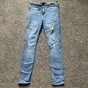 Hollister size 5R cropped ripped skinny jeans